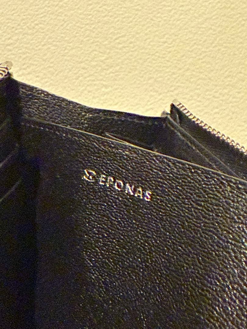 【美品】eponas ジップ レザー ウォレット AirTagポケット付