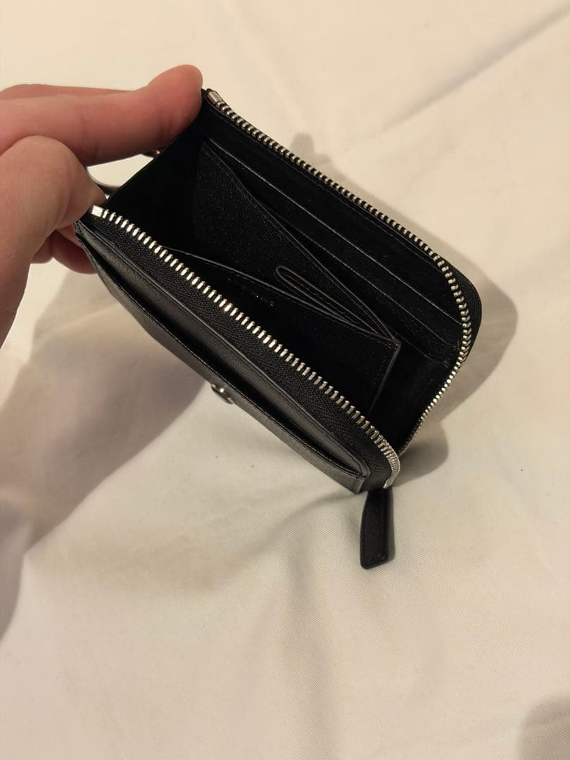 【美品】eponas ジップ レザー ウォレット AirTagポケット付