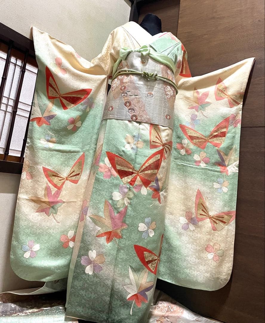 振袖フルセット6点サイズM〜Ｌ駒刺繍　花蝶文　暈し染め　金彩　正絹