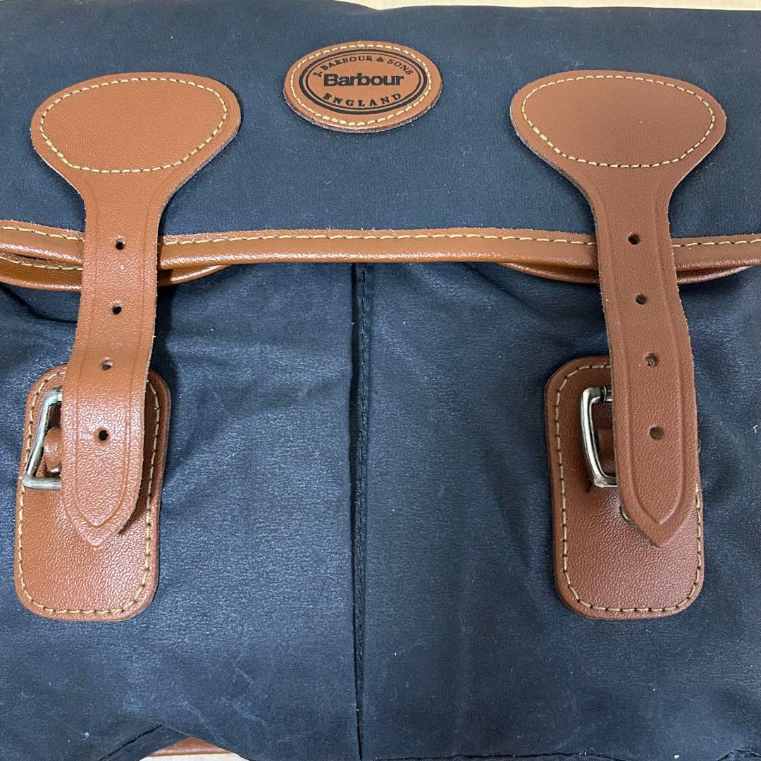 Barbour バブアー ショルダーバッグ メッセンジャーバッグ オイルド 紺色
