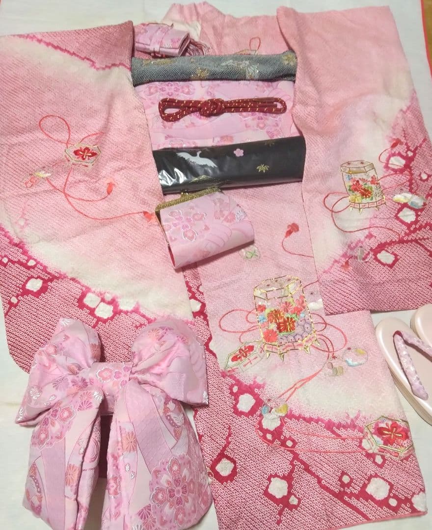 正絹☆本総絞り☆枝梅を背景に貝桶や貝合わせが雅な趣を漂わせる7歳七五三向け祝い着