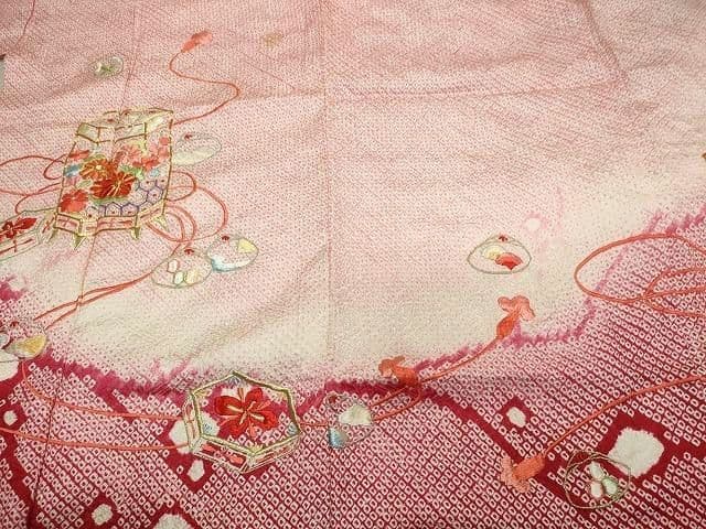 正絹☆本総絞り☆枝梅を背景に貝桶や貝合わせが雅な趣を漂わせる7歳七五三向け祝い着