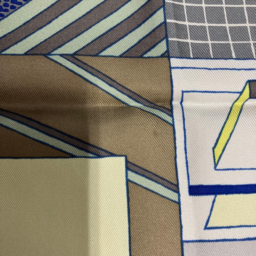 エルメス　スカーフ 90cm ソルド品　「ガーデンオブシェイプ」柄