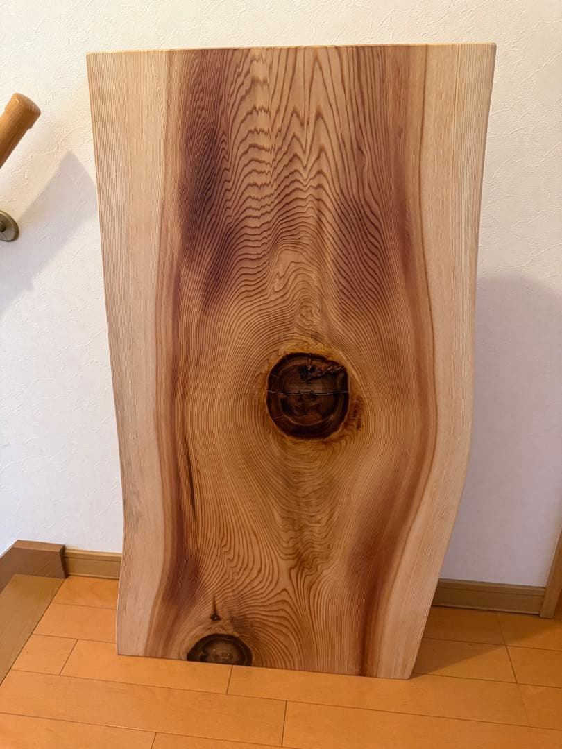 天然杉一枚板でか節テーブル 両面使用可能蜜蝋クリーム仕上げ‼️