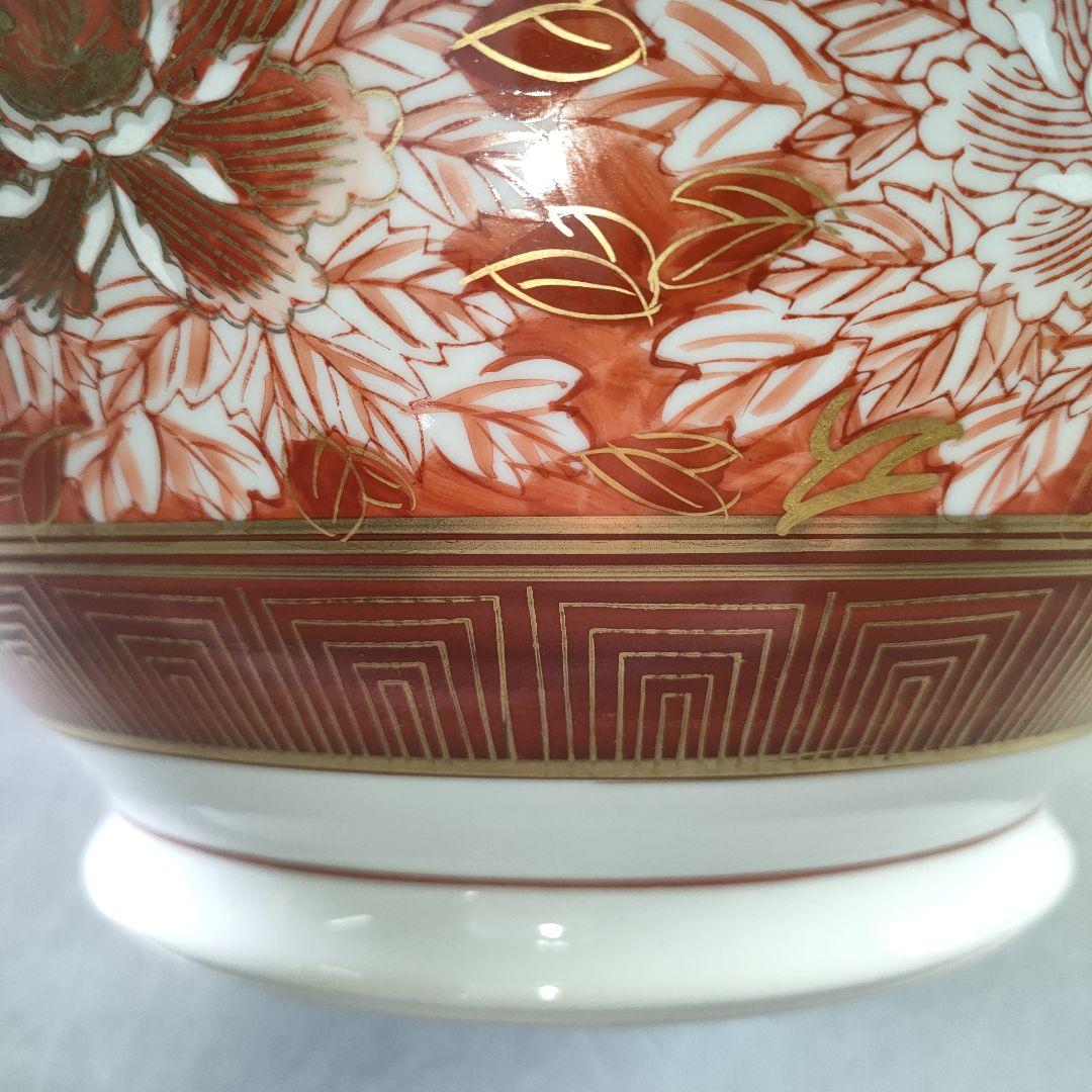 A1062-4/九谷焼/九谷秀山 造/赤絵金彩牡丹孔雀地紋花瓶/花器/華道具/