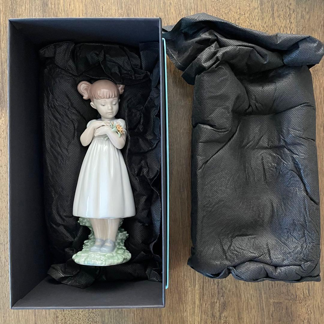 リヤドロ　「素敵なお花」 新品未使用