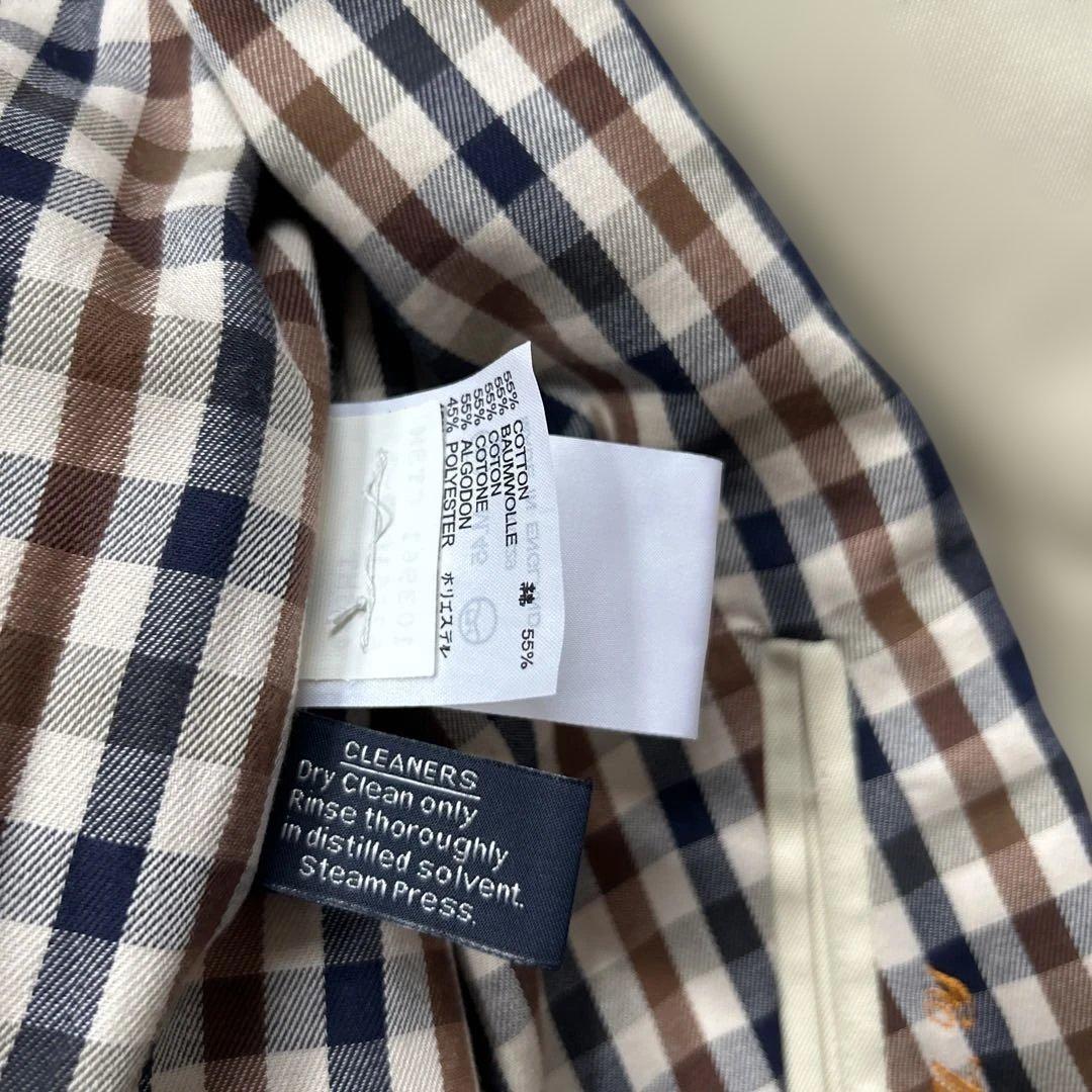 アクアスキュータム　ホワイト トレンチコート