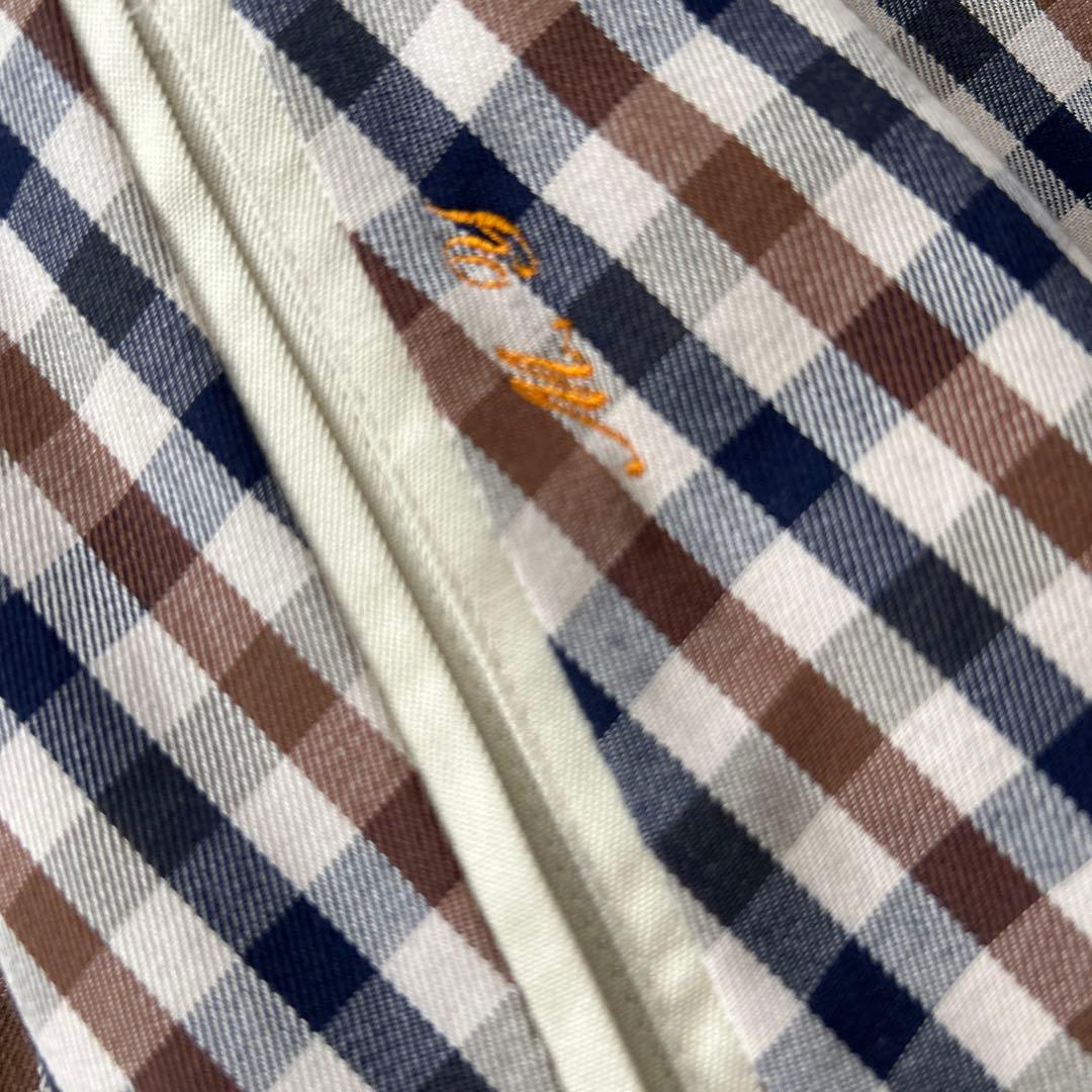 アクアスキュータム　ホワイト トレンチコート