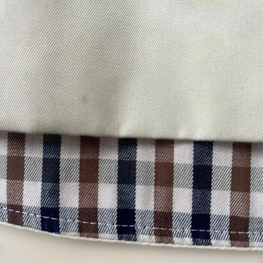 アクアスキュータム　ホワイト トレンチコート