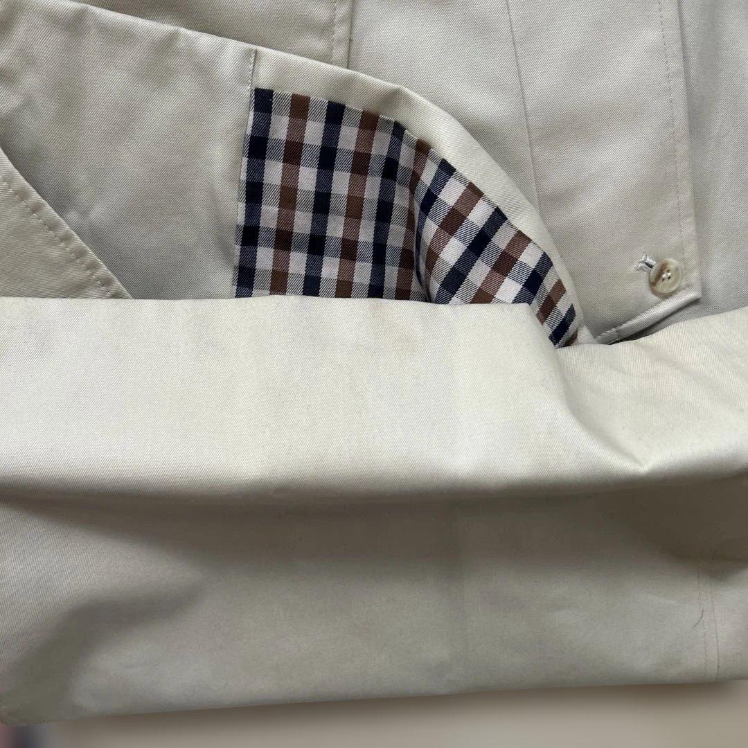 アクアスキュータム　ホワイト トレンチコート