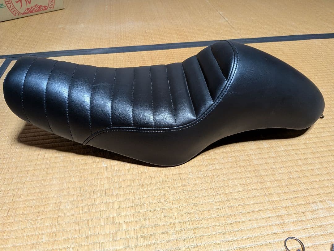 サドルマン　ハーレー　スポーツスター用シート　セキュリティスクリュー＋おまけ