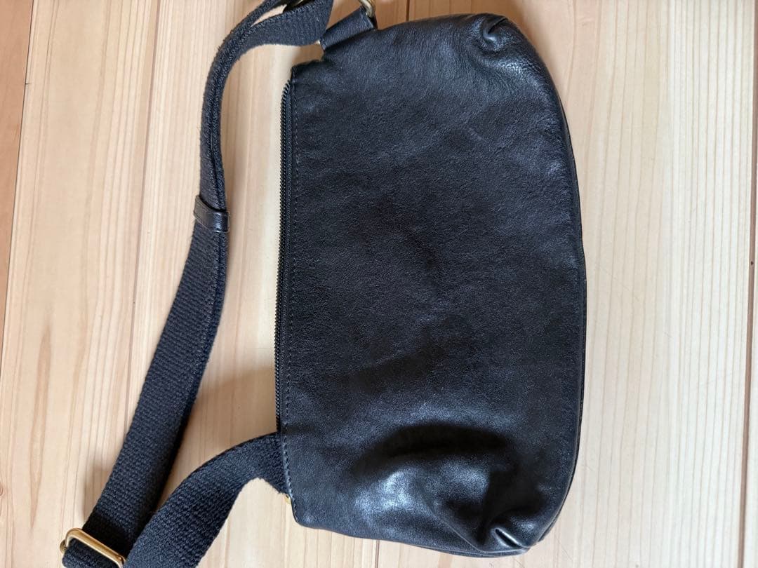 y*5様 【美品】IL BISONTE イルビゾンテ レザー クロスボディバッグ