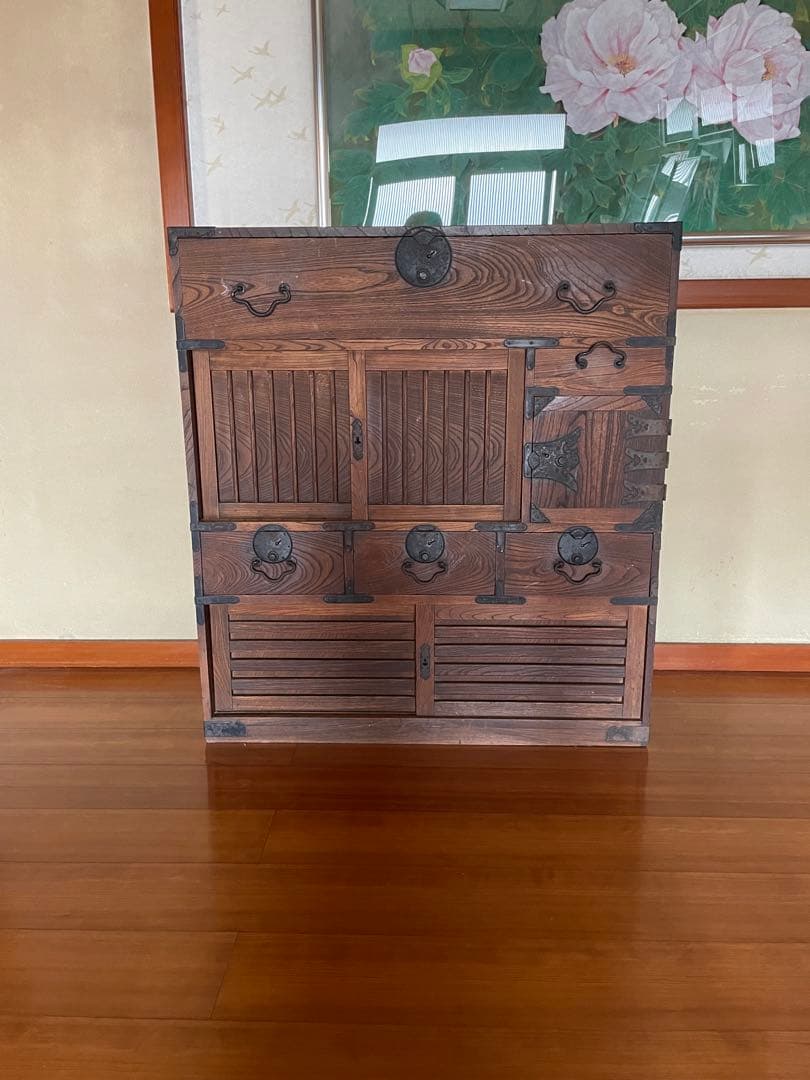 伝統的な日本の木製タンス