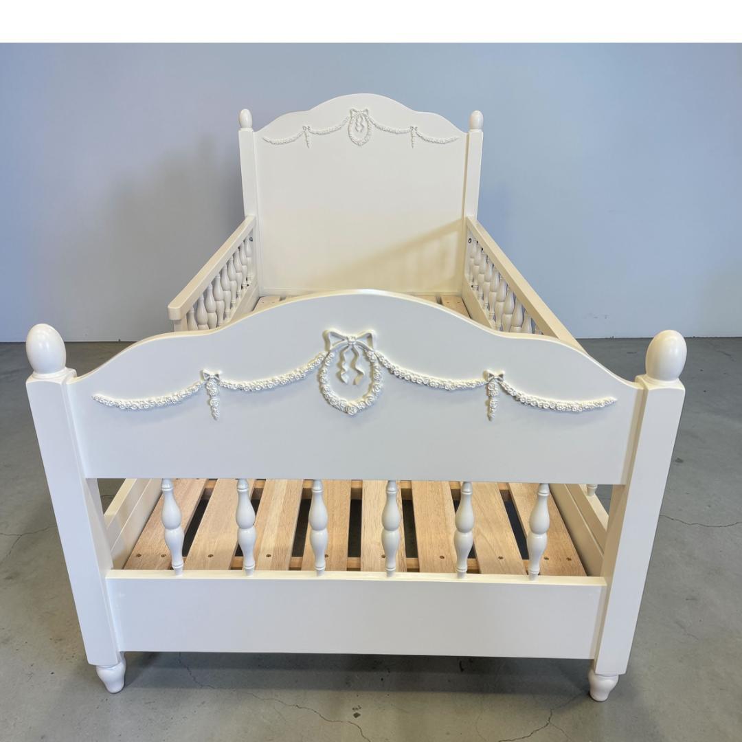 【新品】大人可愛い　アンティーク風　リボンレリーフ　木製ベッド　セミシングル