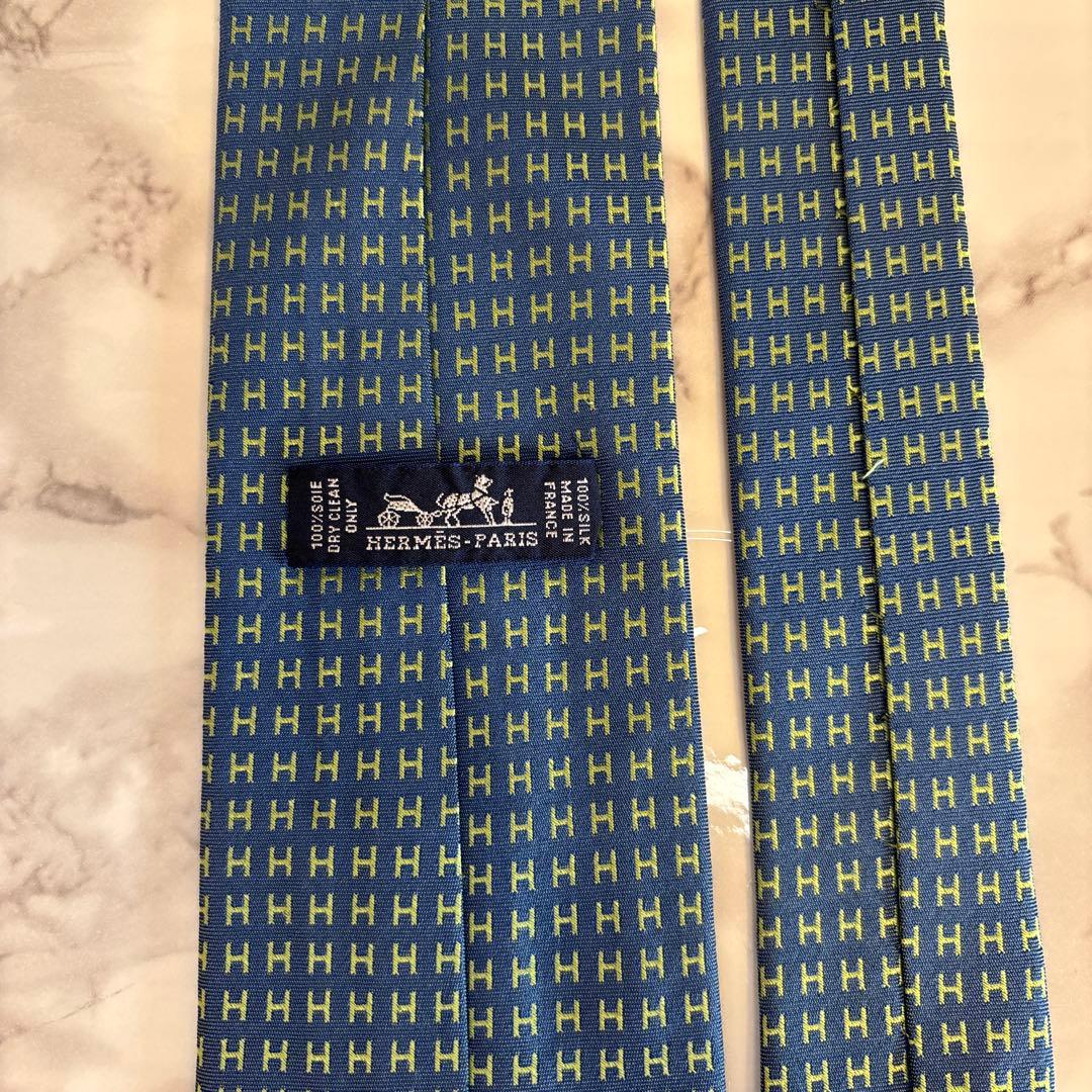 【極美品✨】HERMES ネクタイ　ネイビー　グリーン　ファソネ　H 総柄　紺