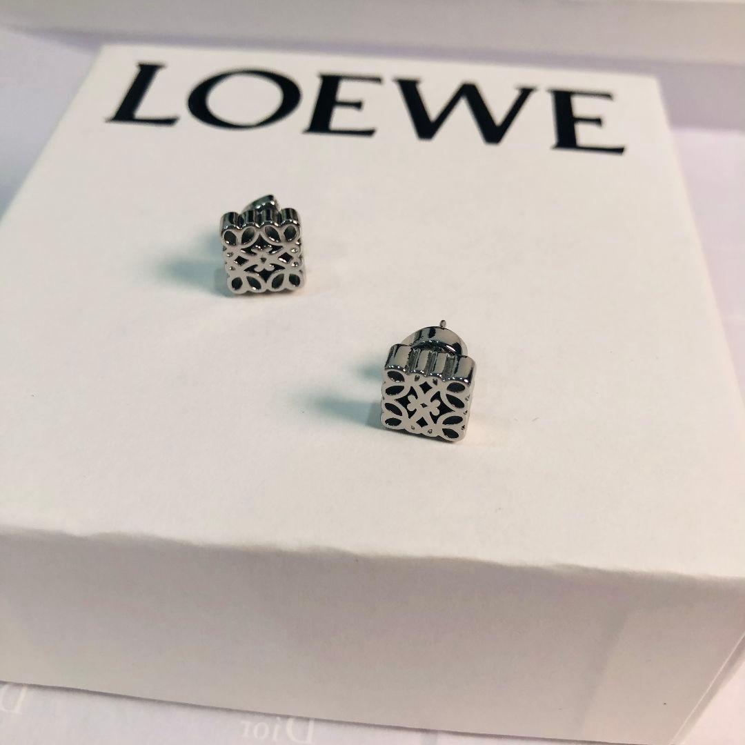 LOEWE アナグラム スクエア ピアス シルバーカラー