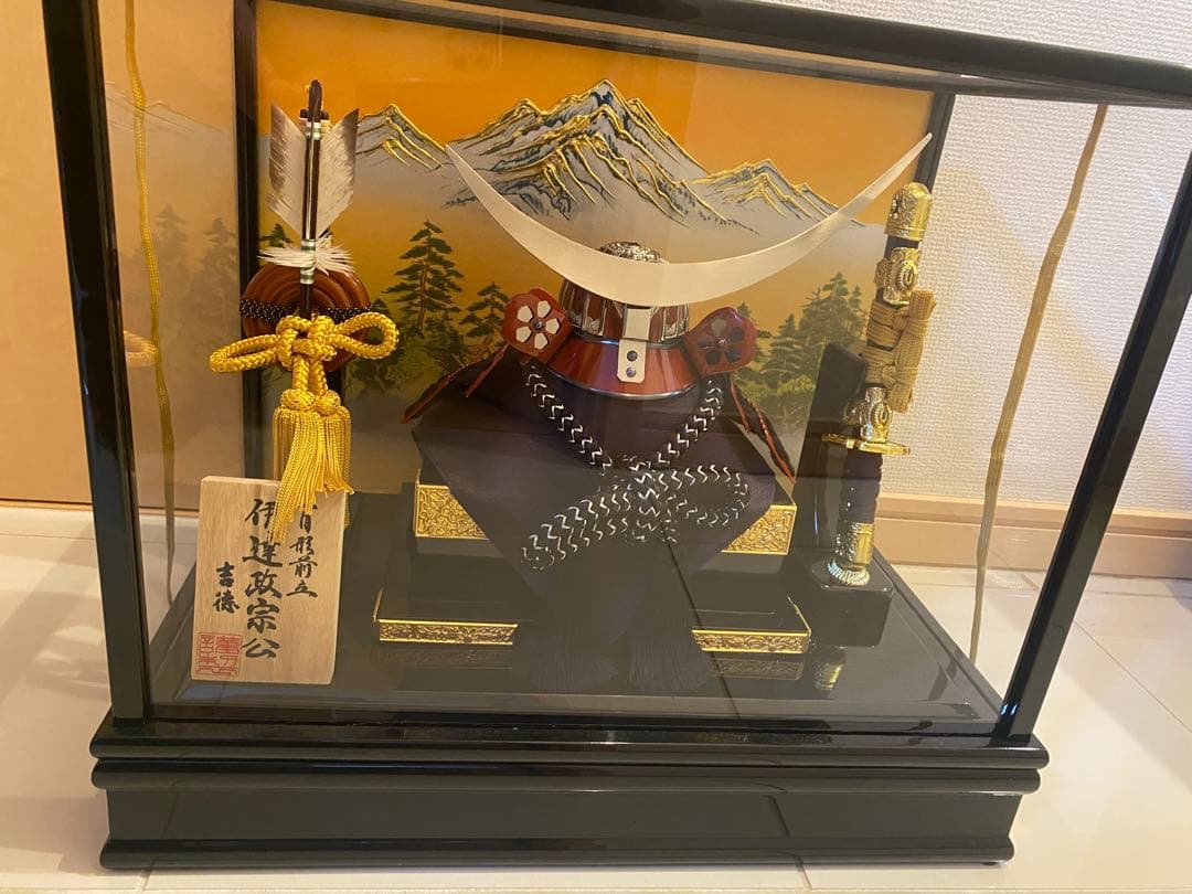 【美品・専用箱付】吉徳大光 五月人形 兜飾り 伊達政宗公 8号 ガラスケース