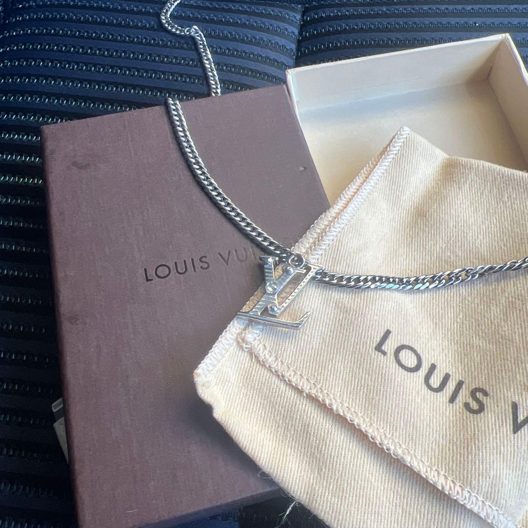 d*i様 LOUIS VUITTON ロゴペンダント ネックレス