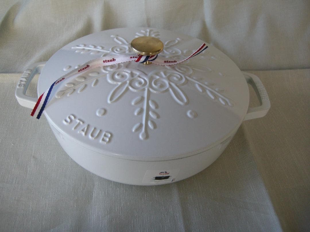 新品　ストウブ　ブレイザー　スノーフレーク　ホワイト　ソテーパン　24cm