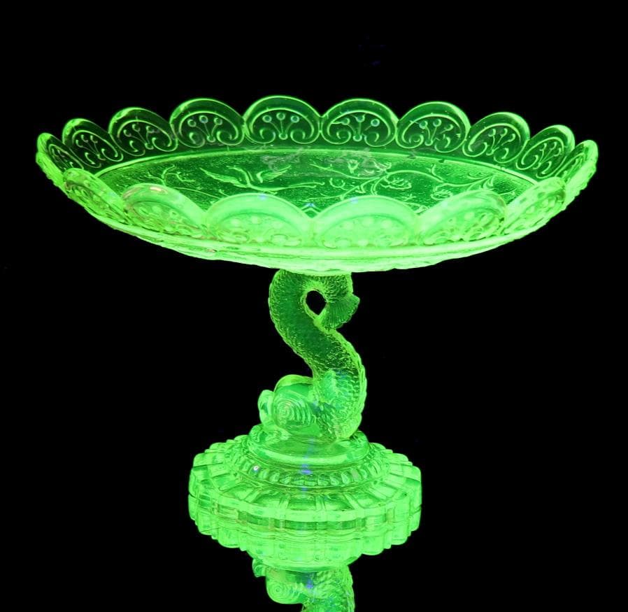 オールド・バカラ(BACCARAT) 1880年 ウランガラス製 大型コンポート