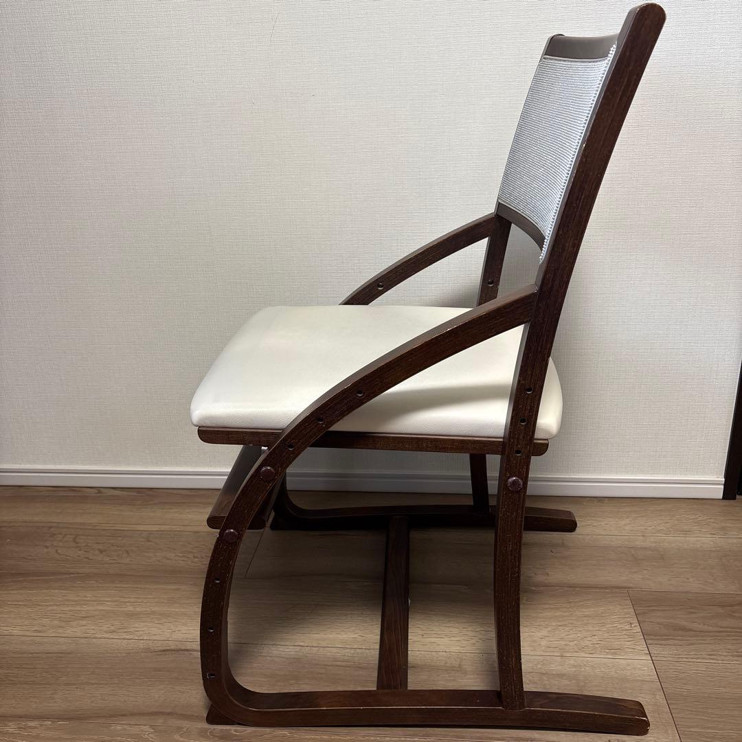 カリモク　デスクチェア　学習椅子　モカブラウン　XT2401IK