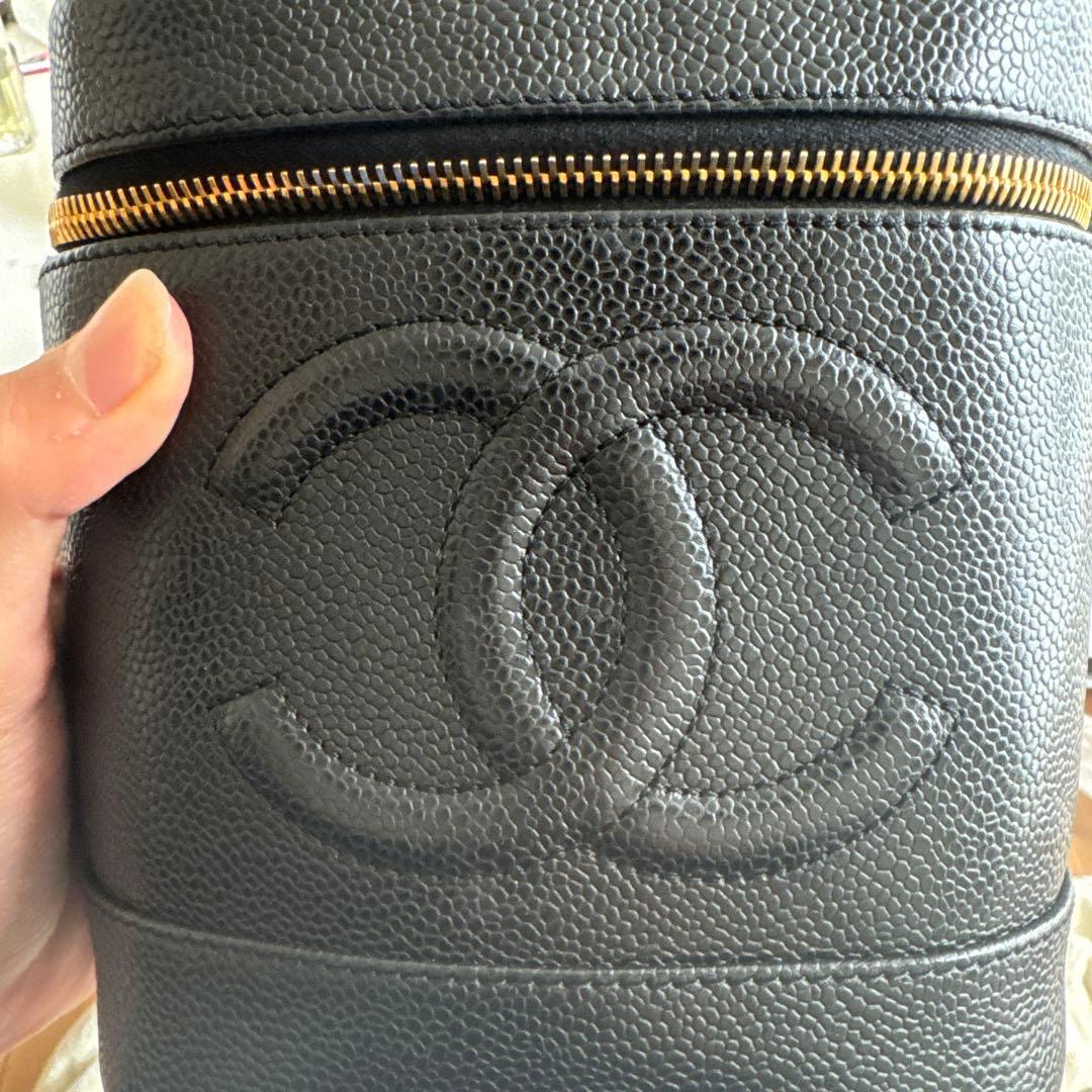 CHANEL ブラックレザーポーチ