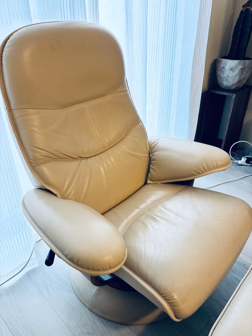 直接取引☆ karimoku カリモク家具 リクライニングソファ オットマン付