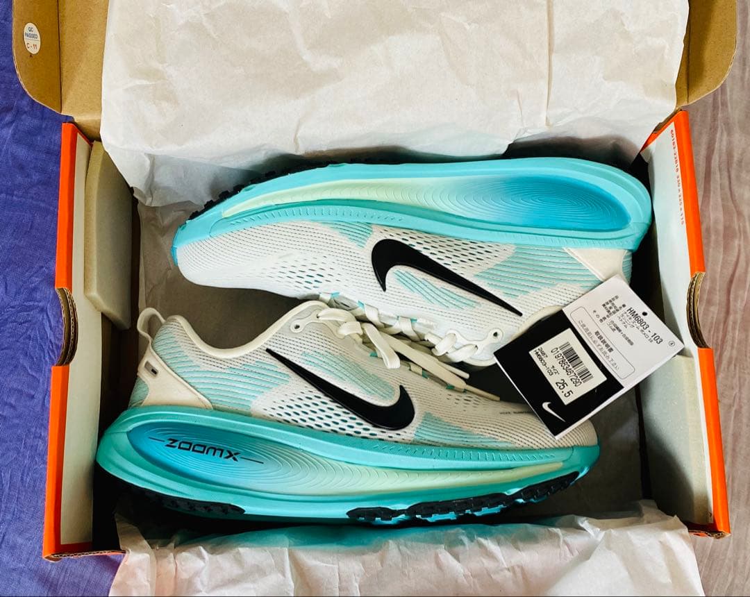 靴 NIKE zoom Vomero 18