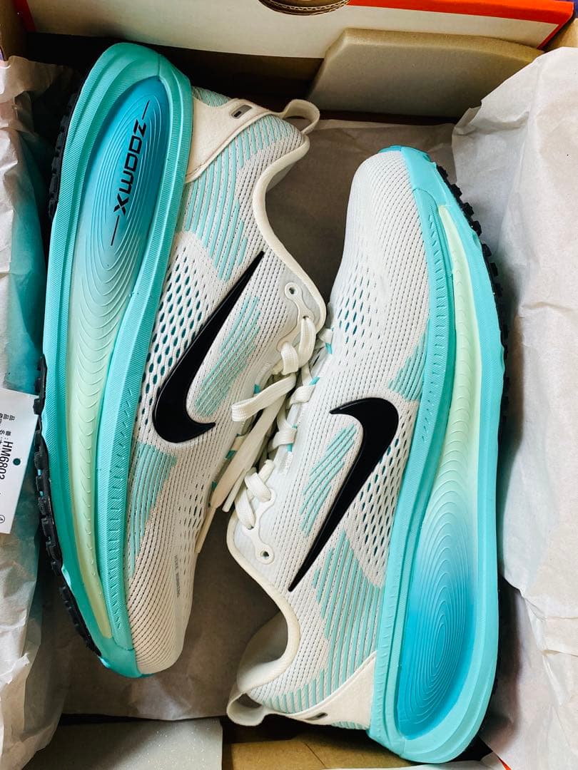 靴 NIKE zoom Vomero 18