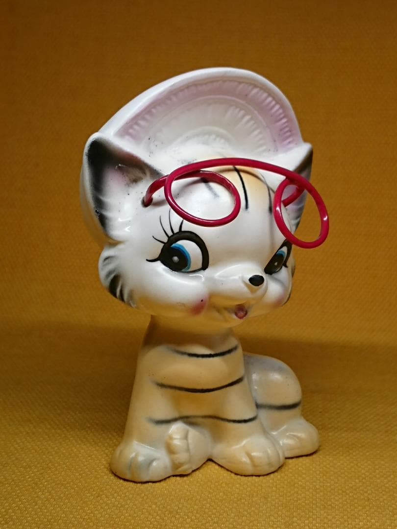 ネコ　猫　白猫　陶器　オブジェ　置物　インテリア　工芸品　美術品　A3326