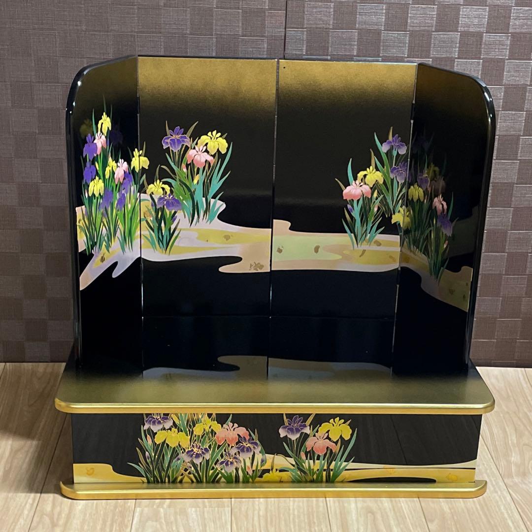 五月人形　端午の節句　飾り台と屏風　菖蒲柄