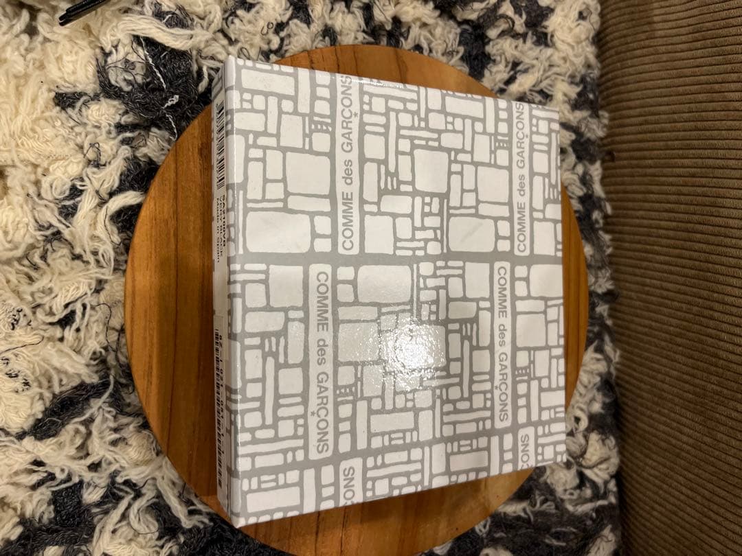 コムデギャルソン　ベリーブラック　ブラックレザー 二つ折り財布