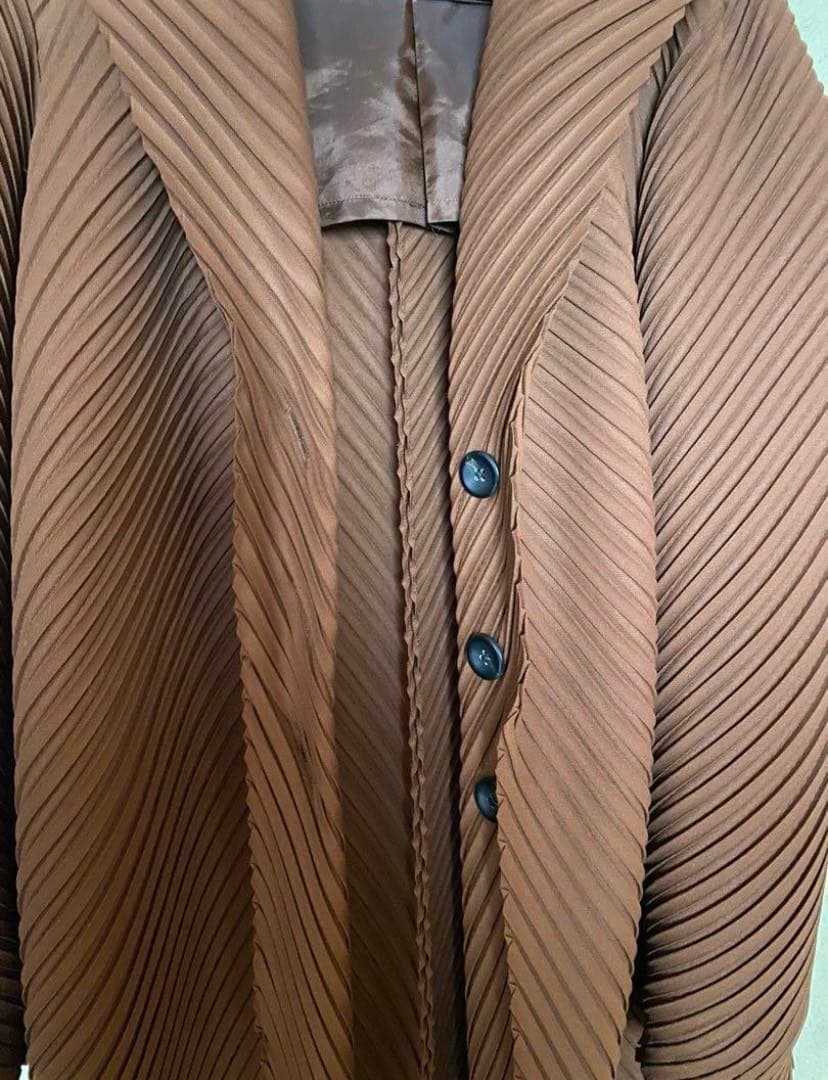 ISSEY MIYAKE イッセミヤケ　ブラウン プリーツロングコート