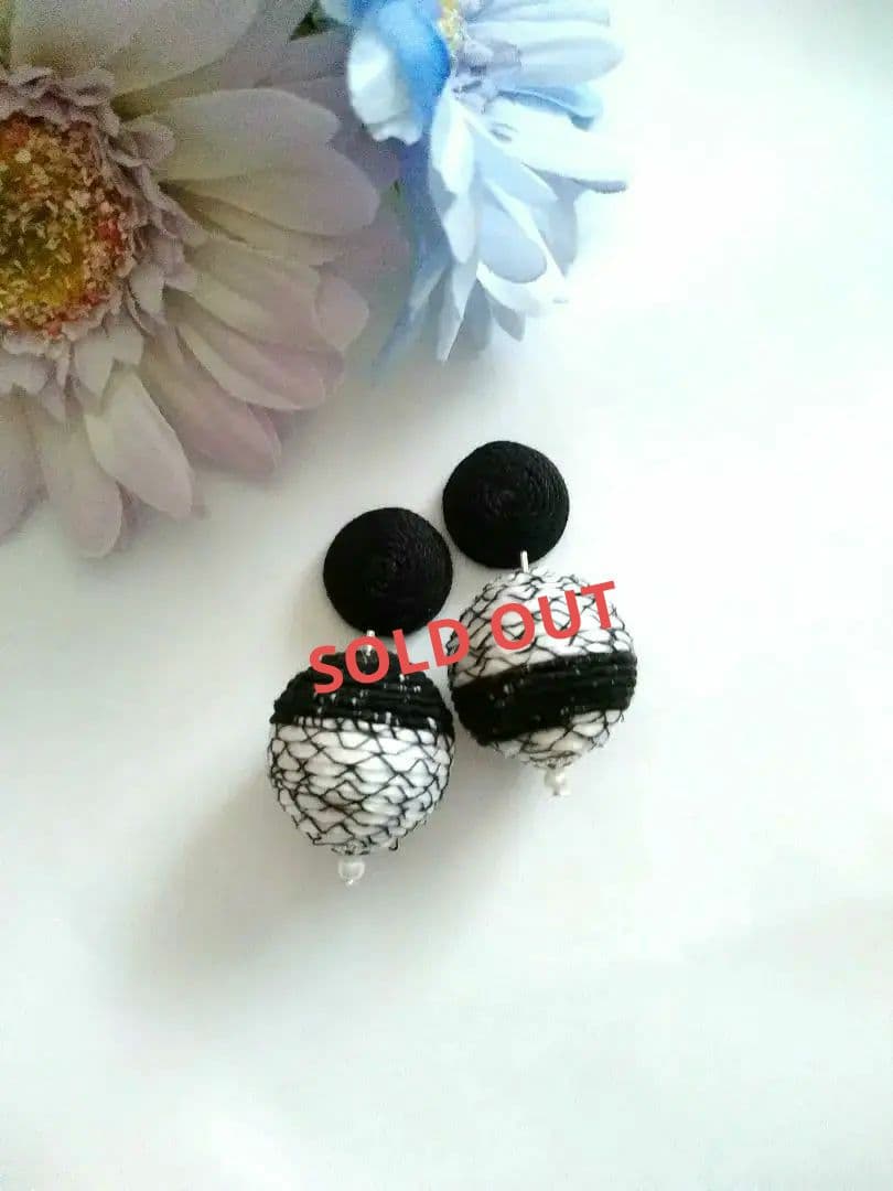 個性溢れるボンボンピアス☆