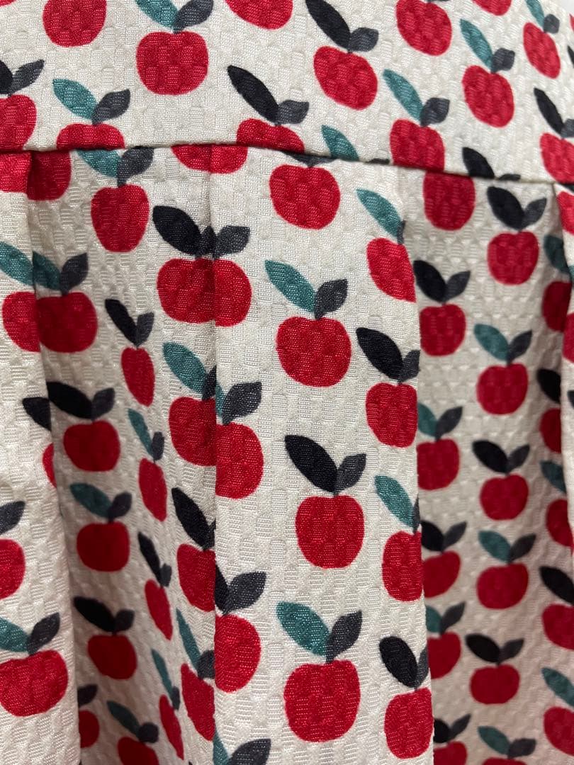 ❣️初秋限定セール❣️新品未使用❣️エムズグレイシースカート40 可愛いりんご柄❣️