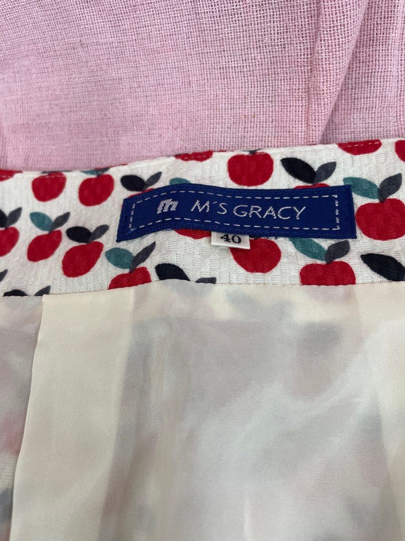 ❣️初秋限定セール❣️新品未使用❣️エムズグレイシースカート40 可愛いりんご柄❣️