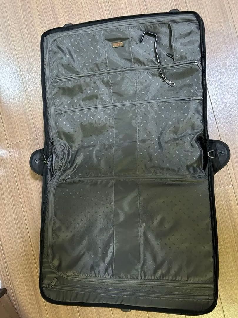 TUMIガーメントキャリー ブラック