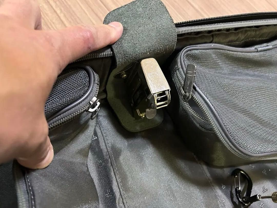 TUMIガーメントキャリー ブラック