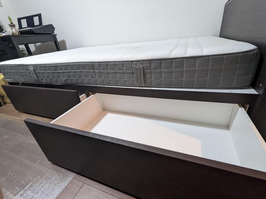 ベッドフレーム: NITORI マットレス: IKEA