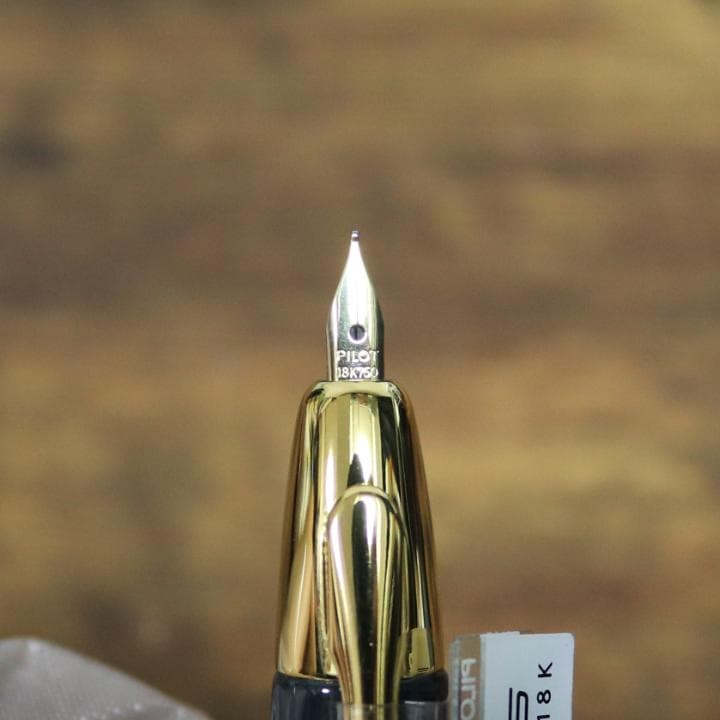 【PILOT】万年筆　キャップレス　F字　18K
