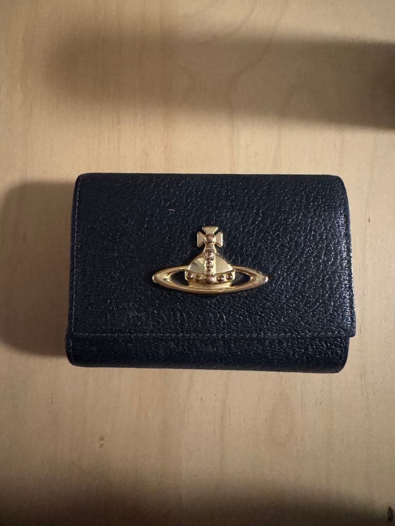 黒のレザー三つ折り財布