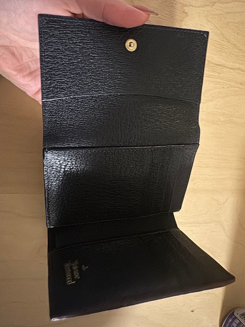 黒のレザー三つ折り財布