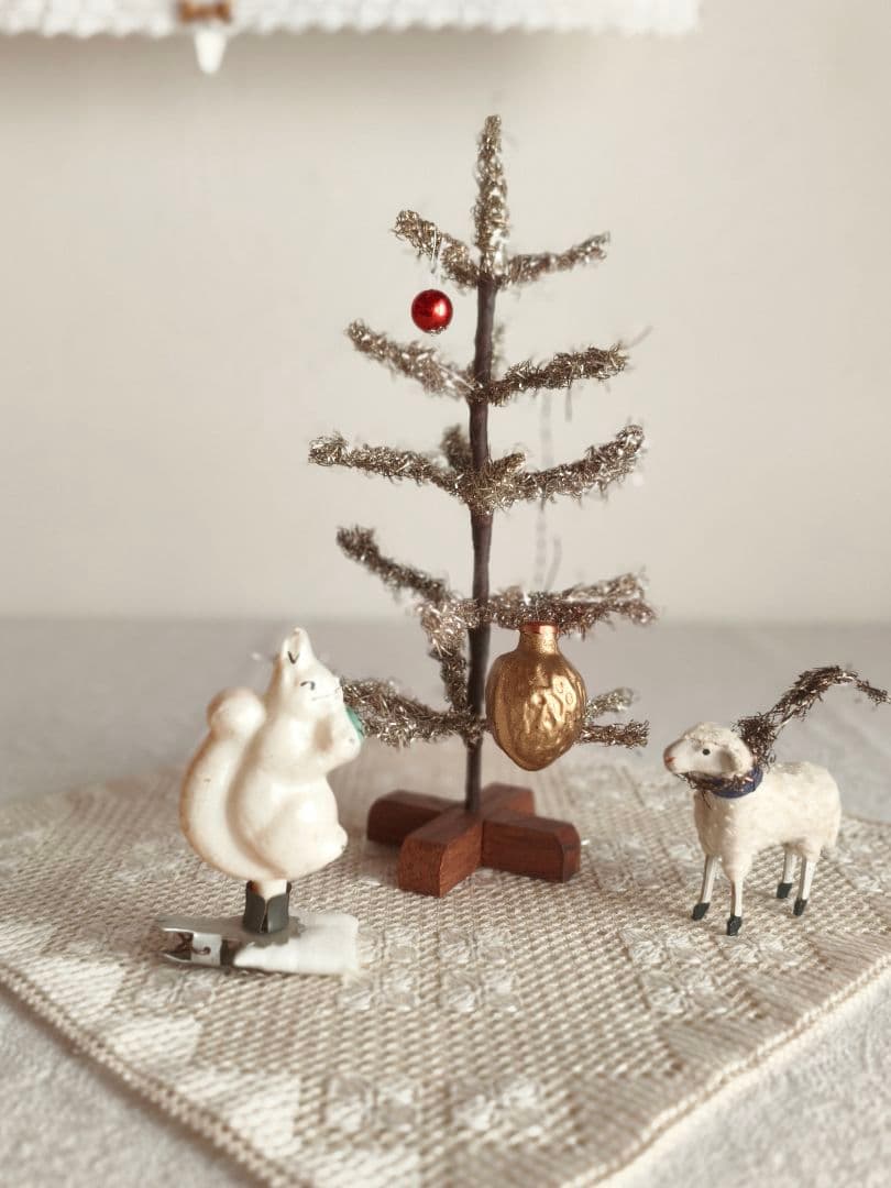 【たし1012さま】vintage ❀ マットゴールドの クルミオーナメント