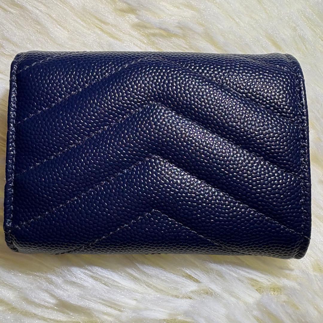 美品 三つ折り 財布 Vステッチ キャビアスキン YSLロゴ ネイビー