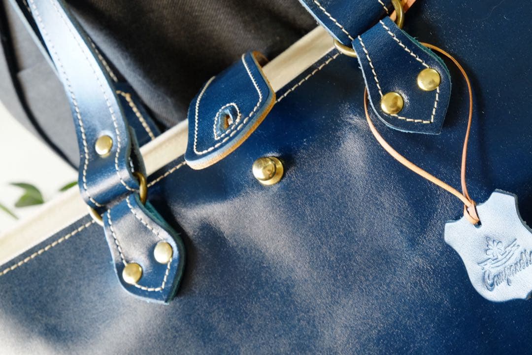 イタリア産グロスネイビーブルー牛革レザートートバッグ　Lサイズ　ハンドメイド紺青