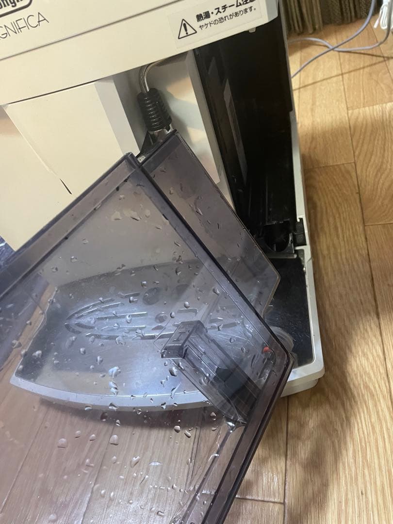 デロンギ　マグニフィカ　全自動コーヒーマシン　ESAM03110w ホワイト