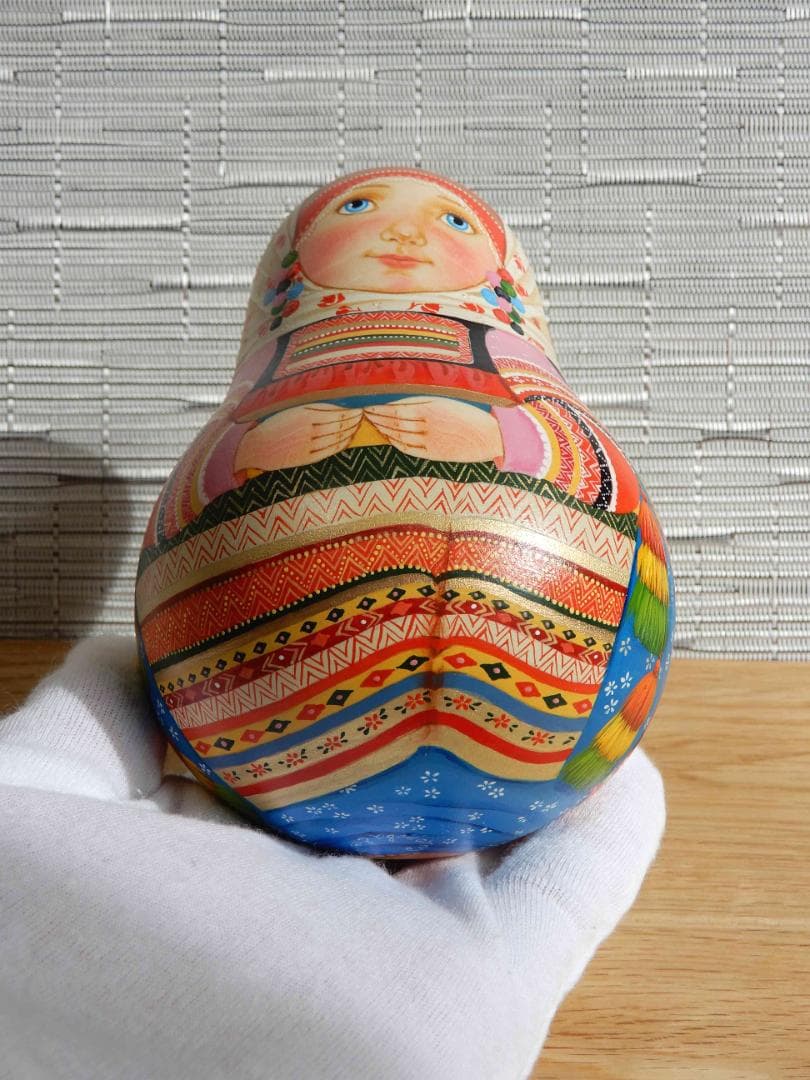 エレナ・シドロワ　カラフルな民族衣装のおきあがりこぼし　マトリョーシカ　作家もの