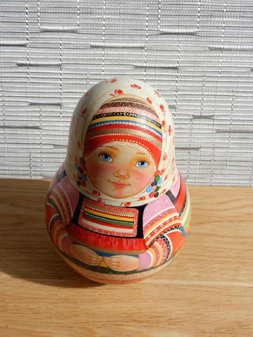 エレナ・シドロワ　カラフルな民族衣装のおきあがりこぼし　マトリョーシカ　作家もの
