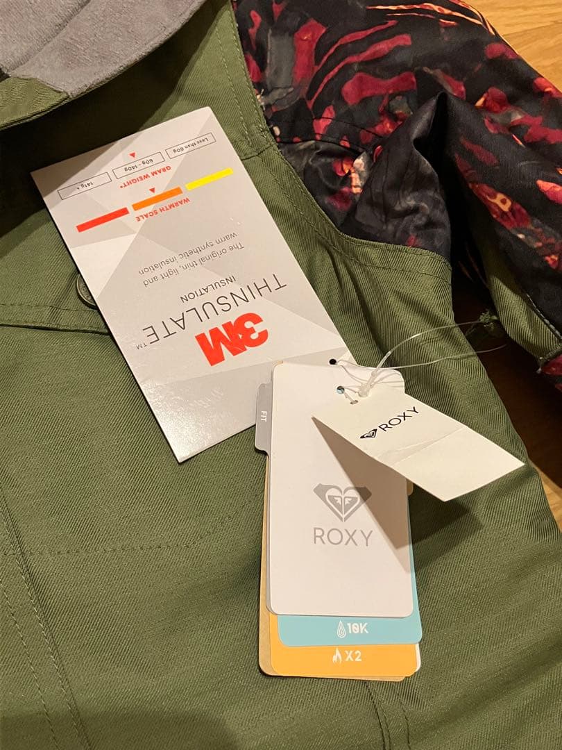 新品タグ付　ROXYスノーボードウェア　Sサイズ