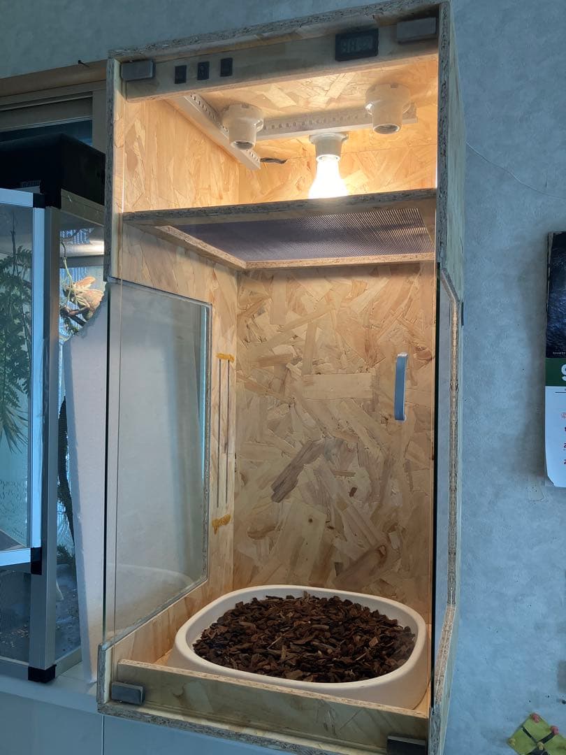 爬虫類　木製飼育ケージ　前面ガラス無し　40X40X80CM